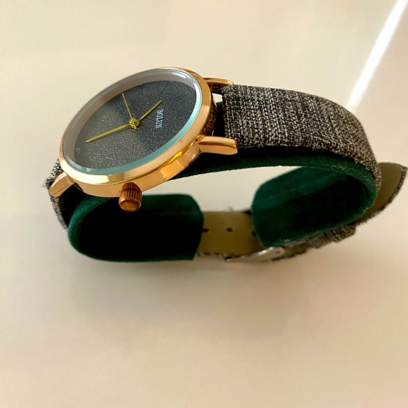 $3/10 Fashionable Watch - Picture 4 of 4